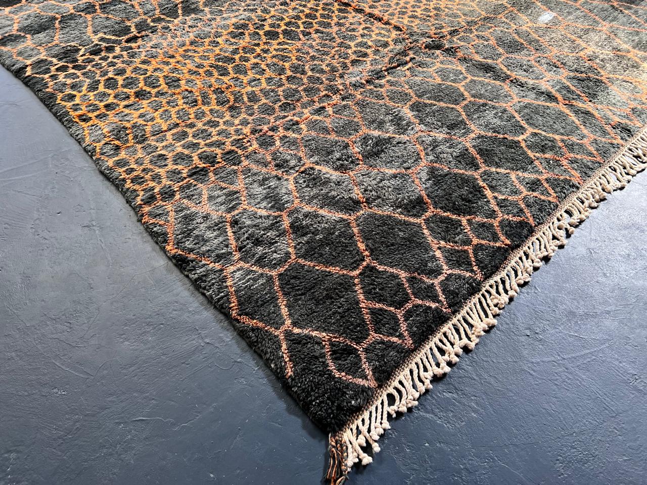 Marokkolainen Musta Pantteri matto 415x320cm