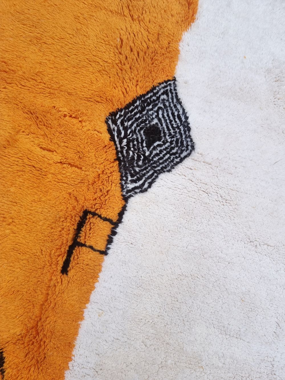 Moroccan Hanzo Rug 220x160cm