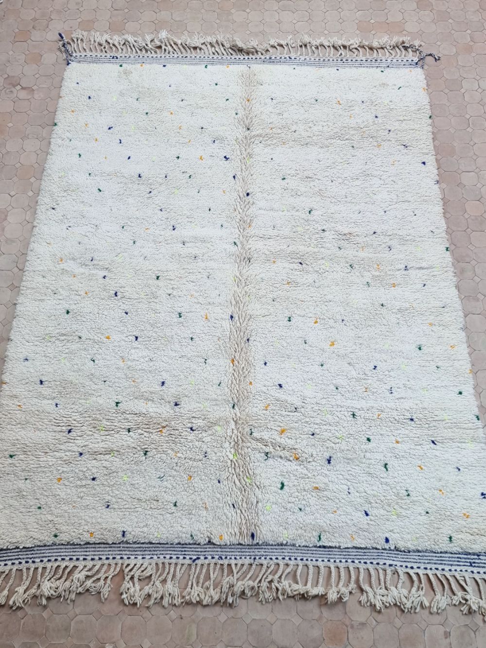 Marokkolainen pilkullinen matto 290x220cm