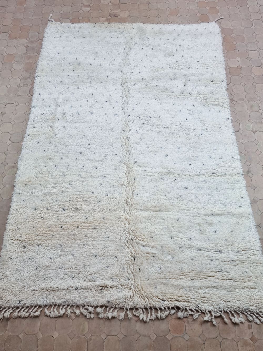 Marokkolainen pilkullinen matto 255x170cm