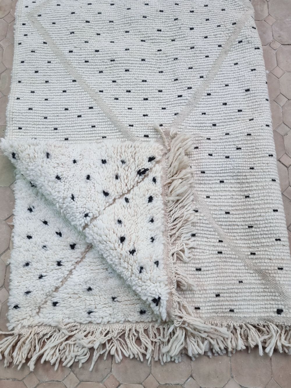 Marokkolainen pilkullinen matto 190x150cm