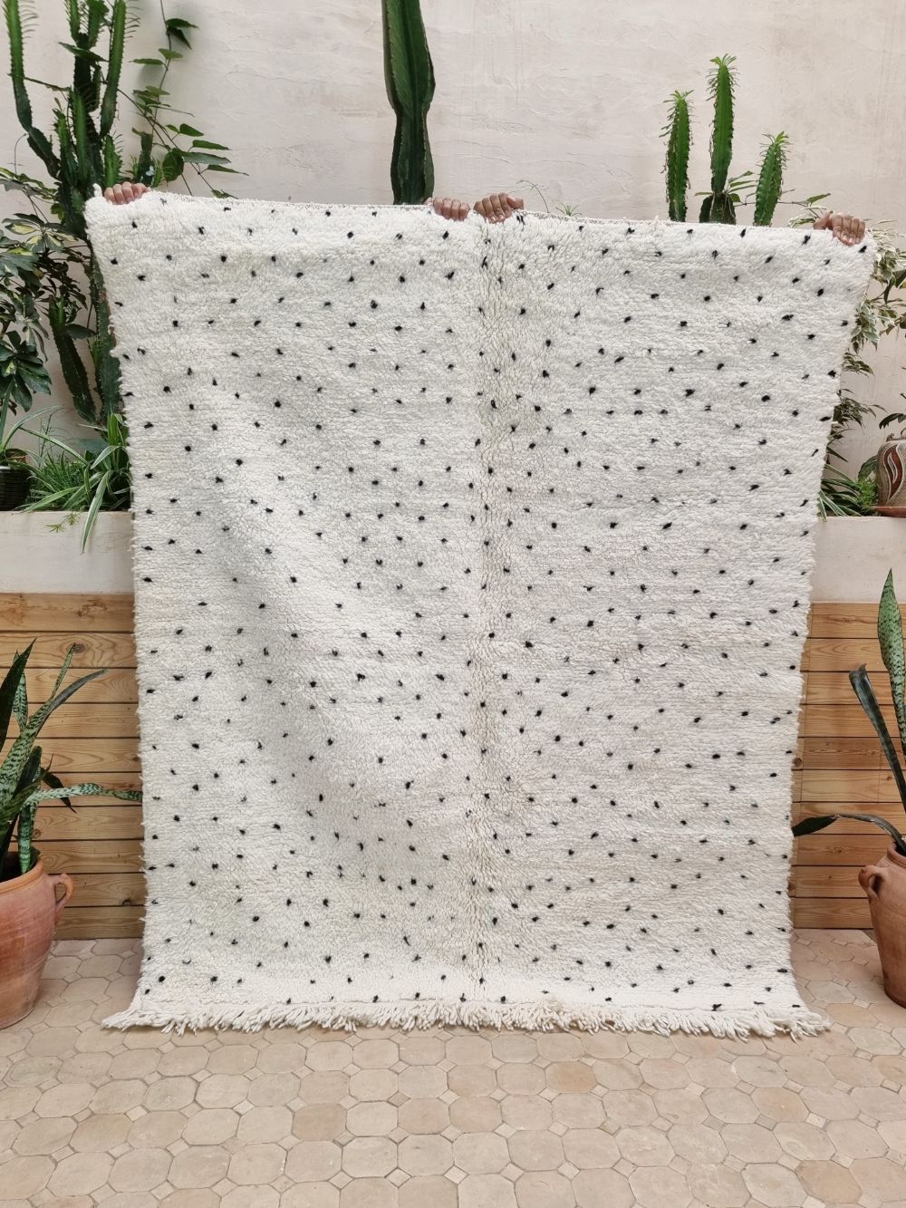 Marokkolainen pilkullinen matto 185x150cm