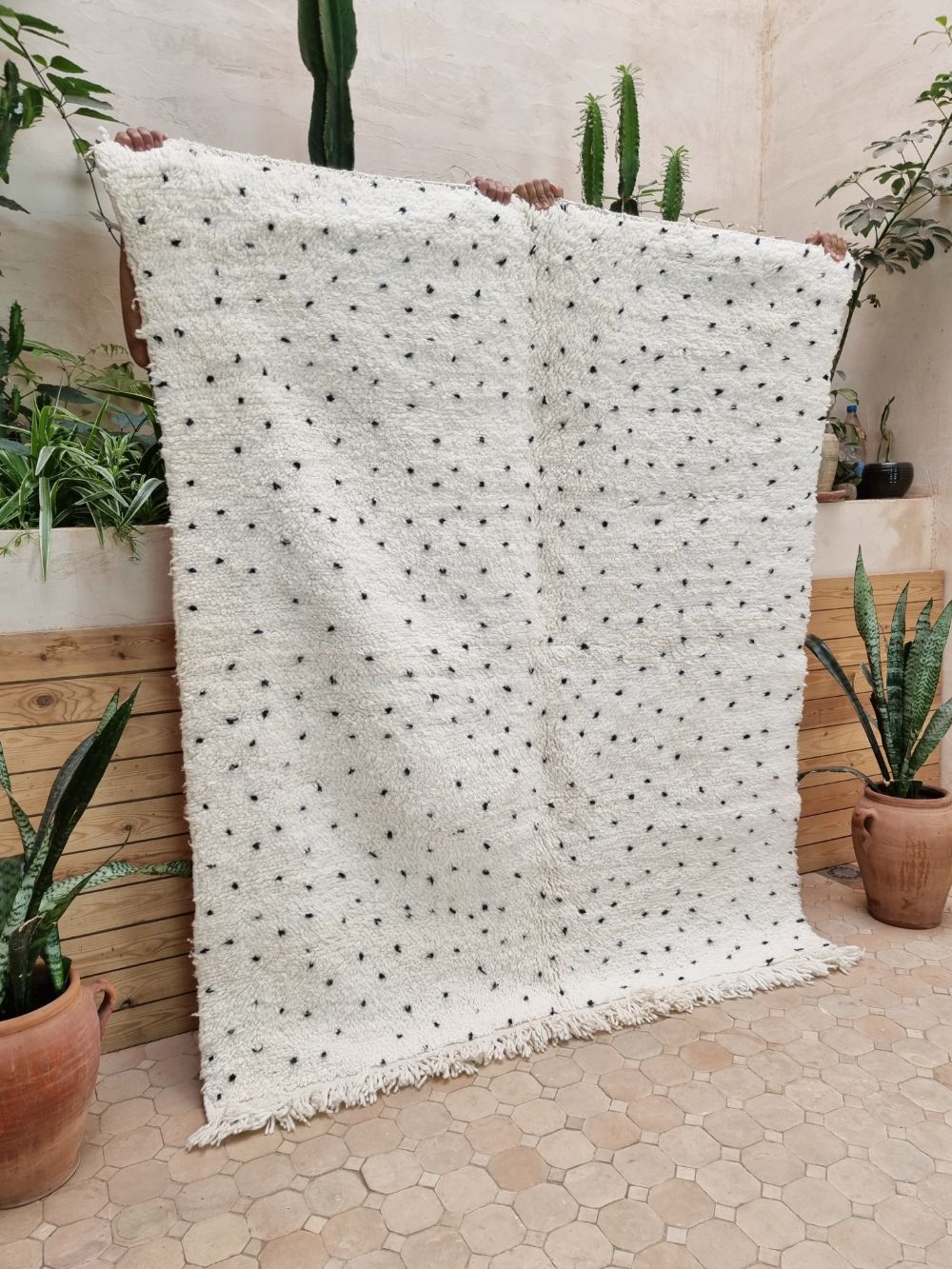 Marokkolainen pilkullinen matto 185x150cm