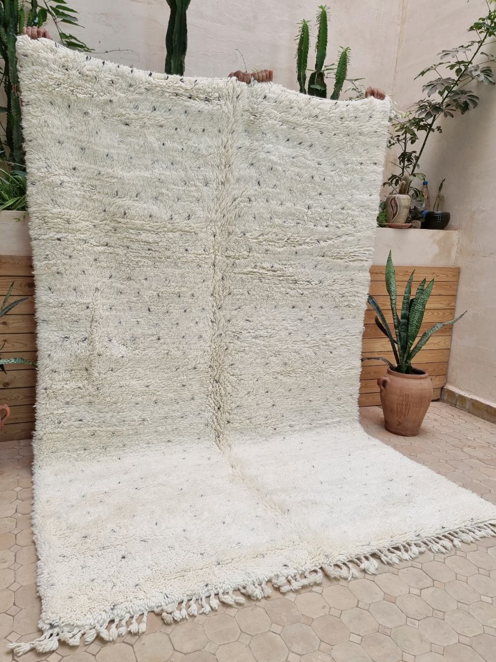 Marokkolainen pilkullinen matto 255x170cm