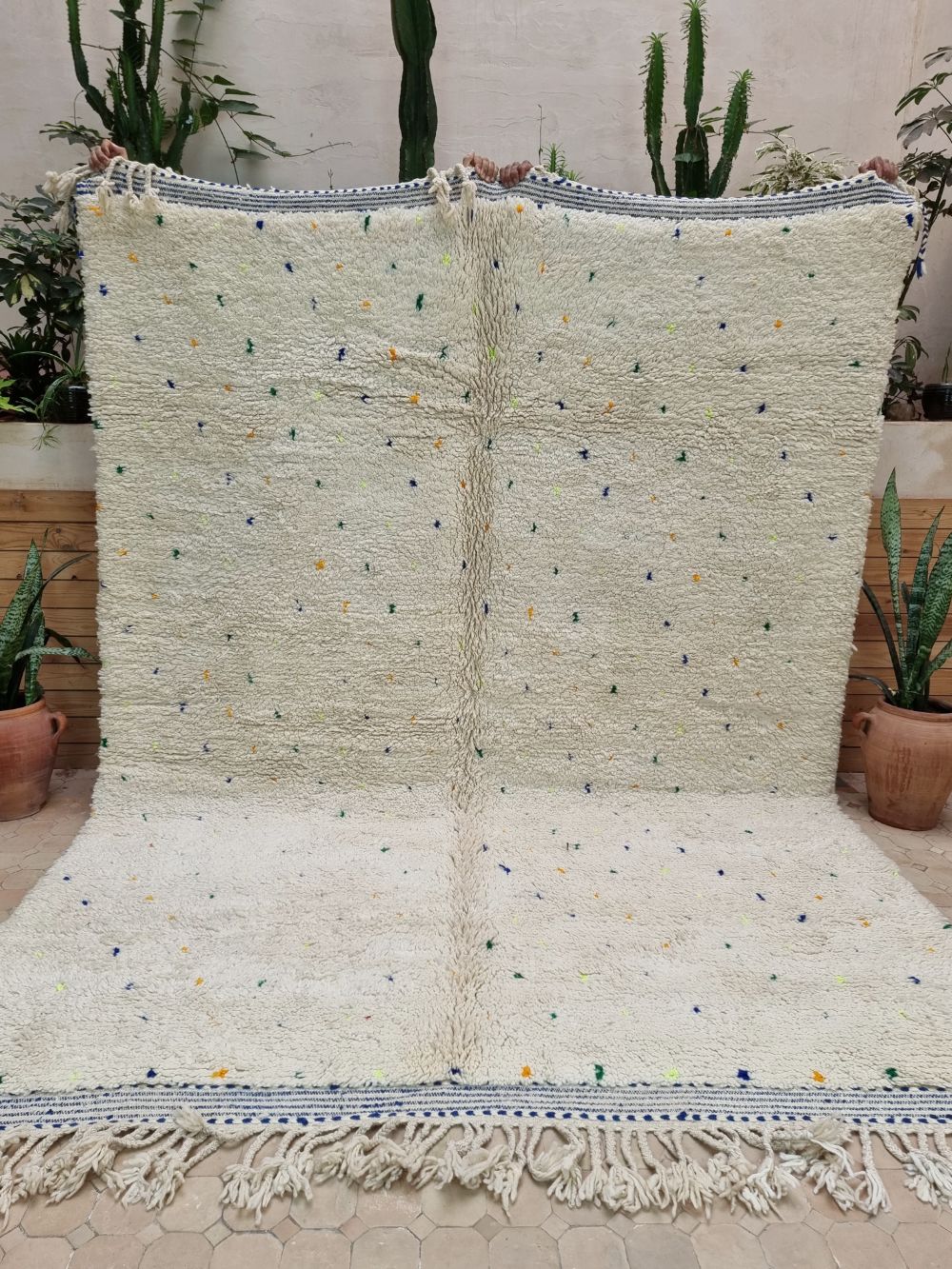 Marokkolainen pilkullinen matto 290x220cm