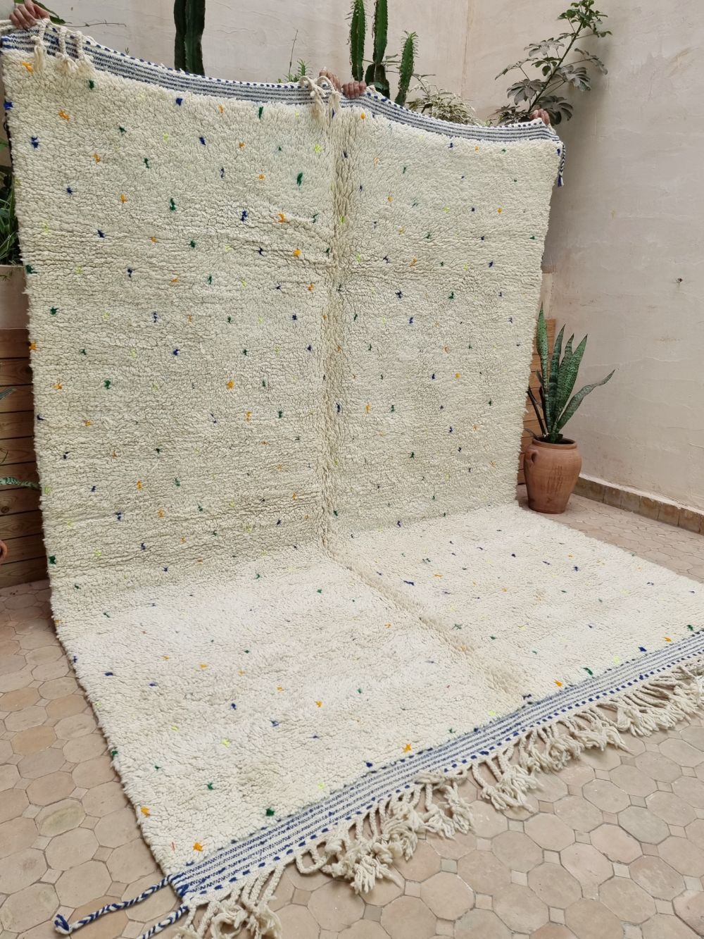 Marokkolainen pilkullinen matto 290x220cm