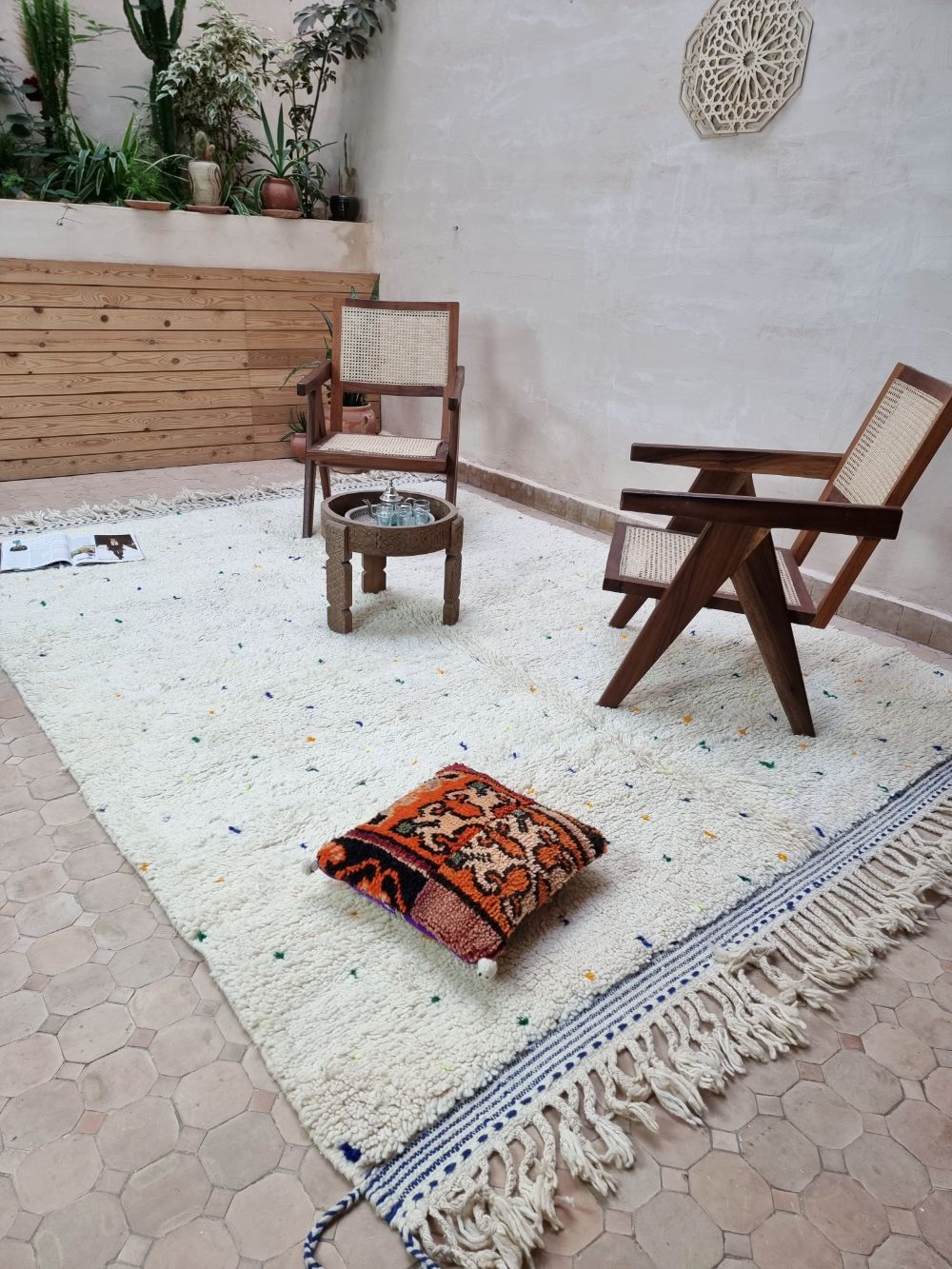 Marokkolainen pilkullinen matto 290x220cm