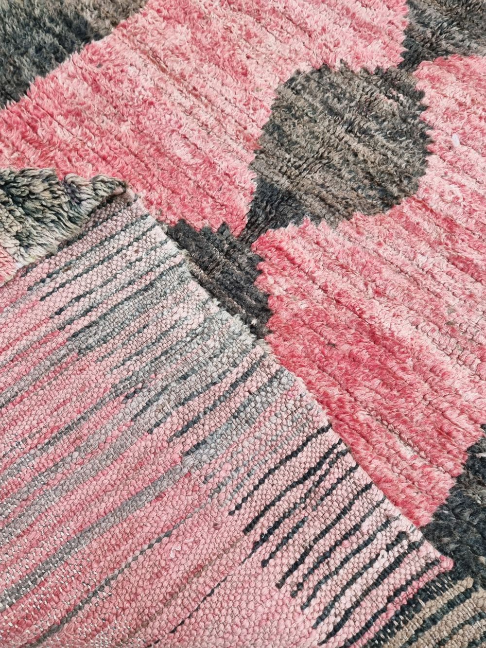 Moroccan Vintage Boujaad Rug 215x110cm