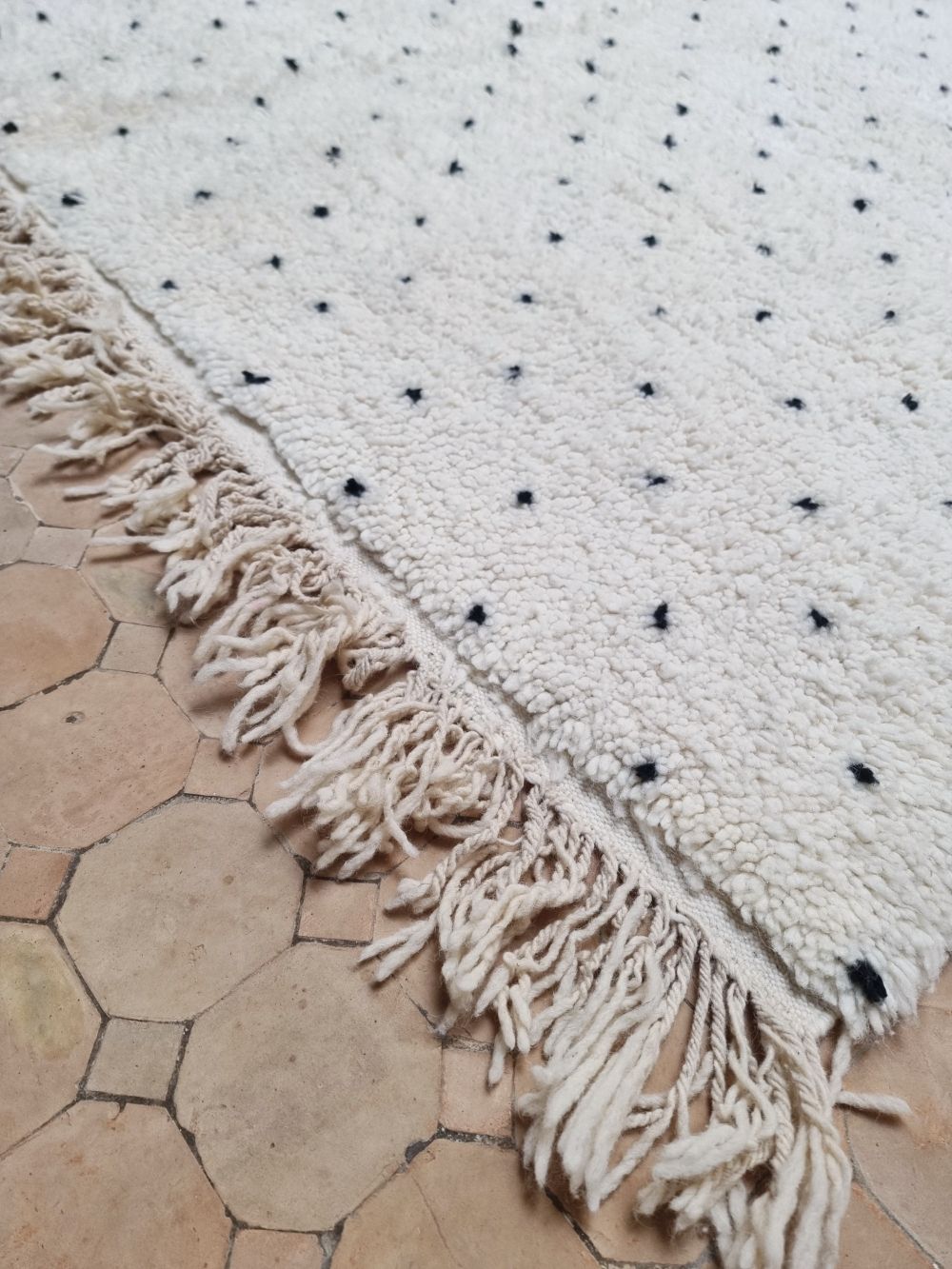 Marokkolainen pilkullinen matto 300x200cm