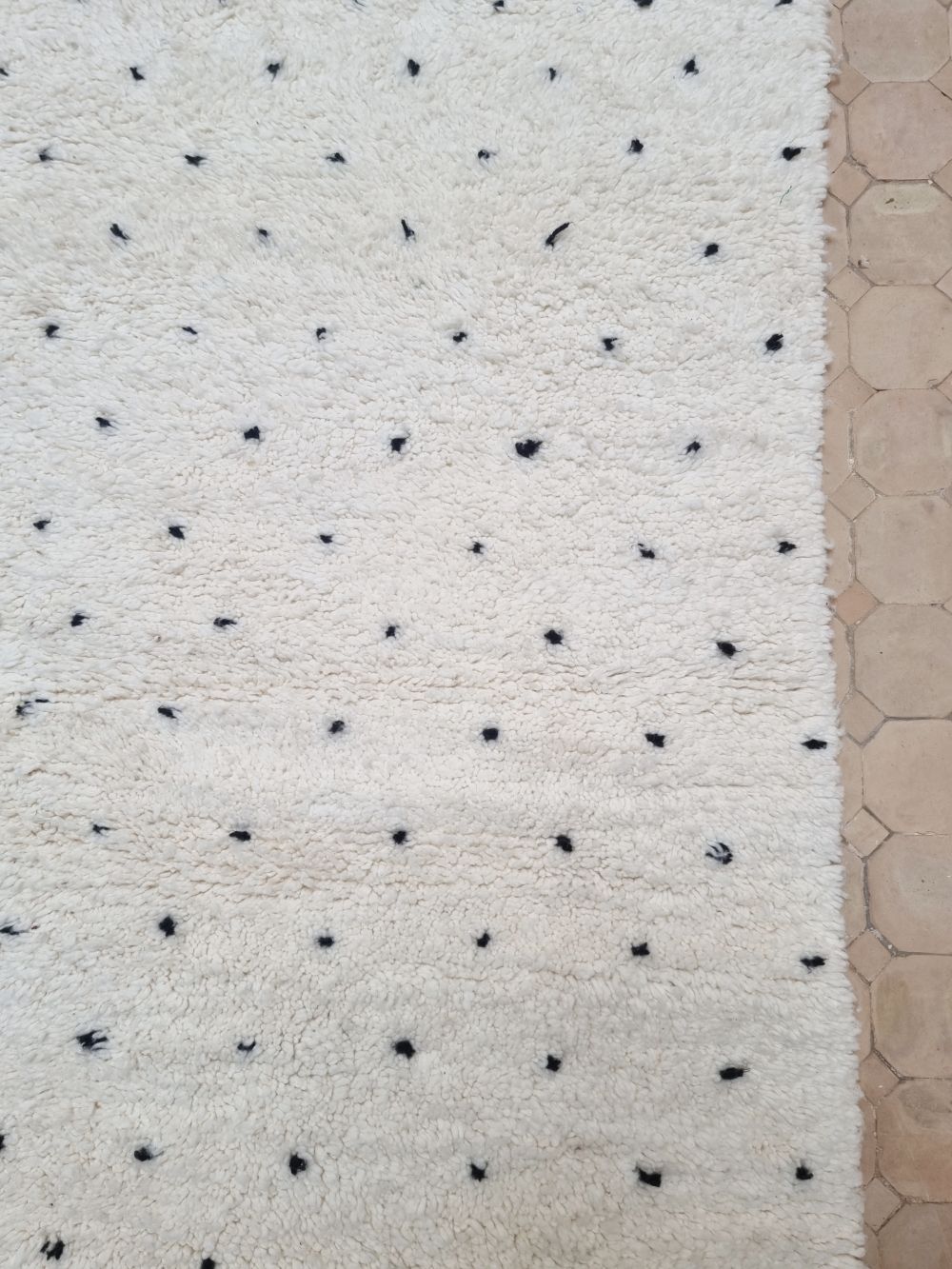 Marokkolainen pilkullinen matto 300x200cm