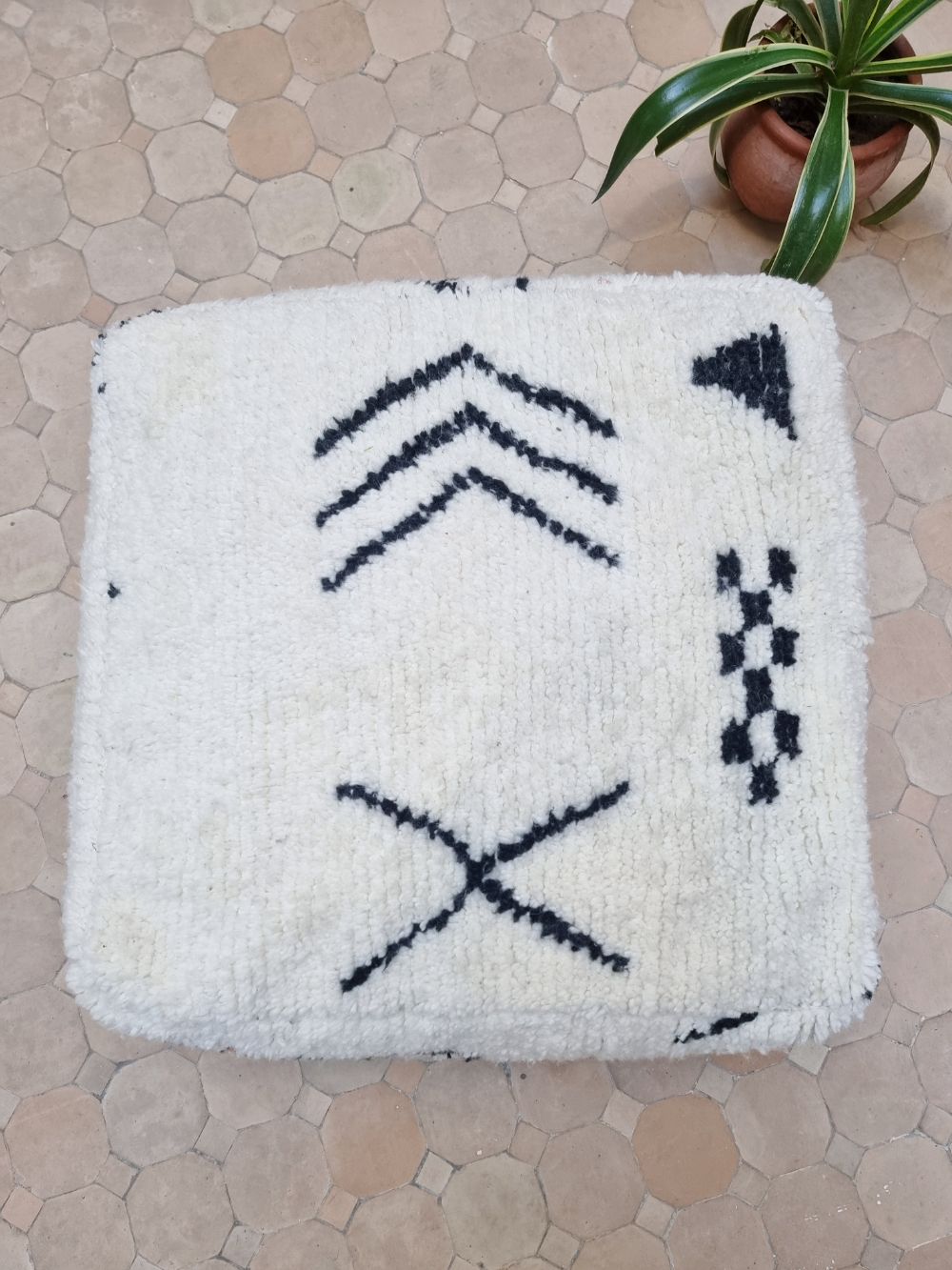 Moroccan Black and white Pouf