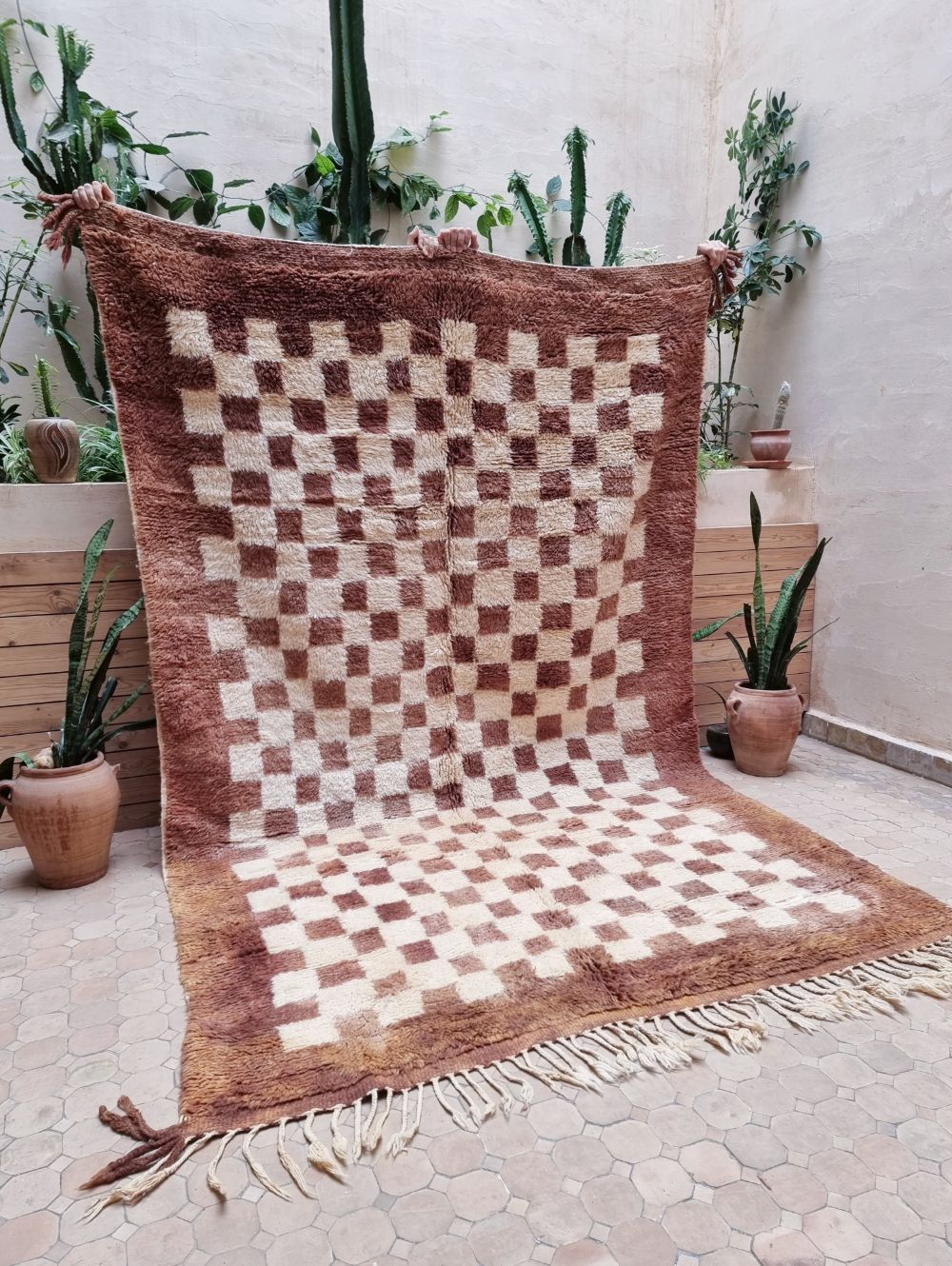 Muotolevy : Moroccan Checkered Frame Rug 300x190cm