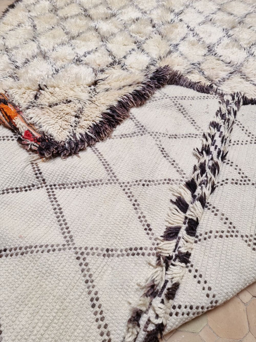 Moroccan Vintage Beni Ouarain Rug 335x200cm