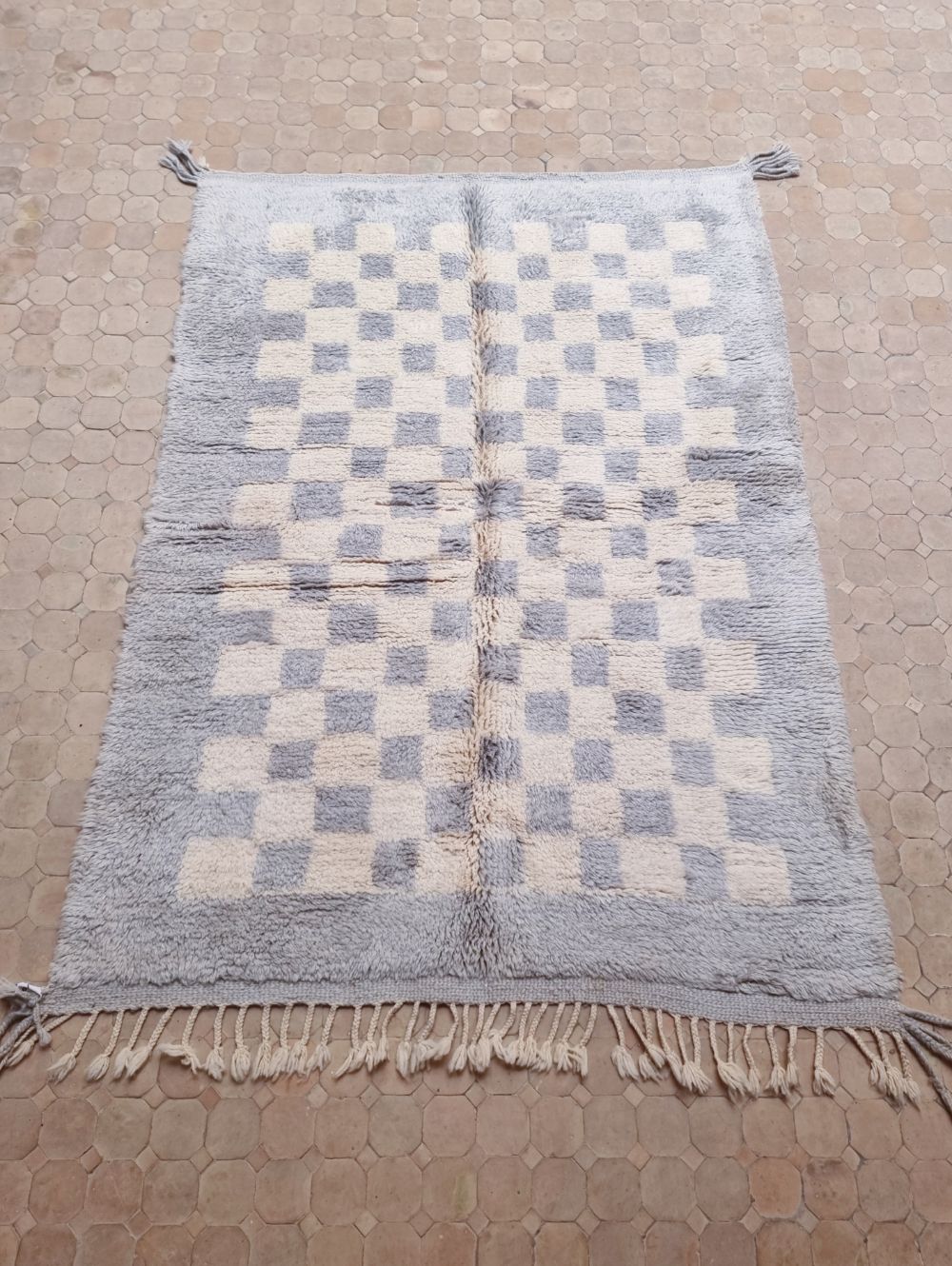 Moroccan Checkered Frame Rug 220x160cm
