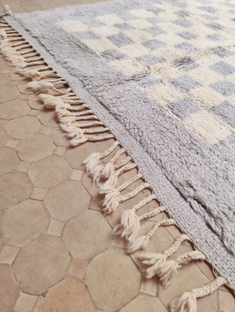 Moroccan Checkered Frame Rug 220x160cm