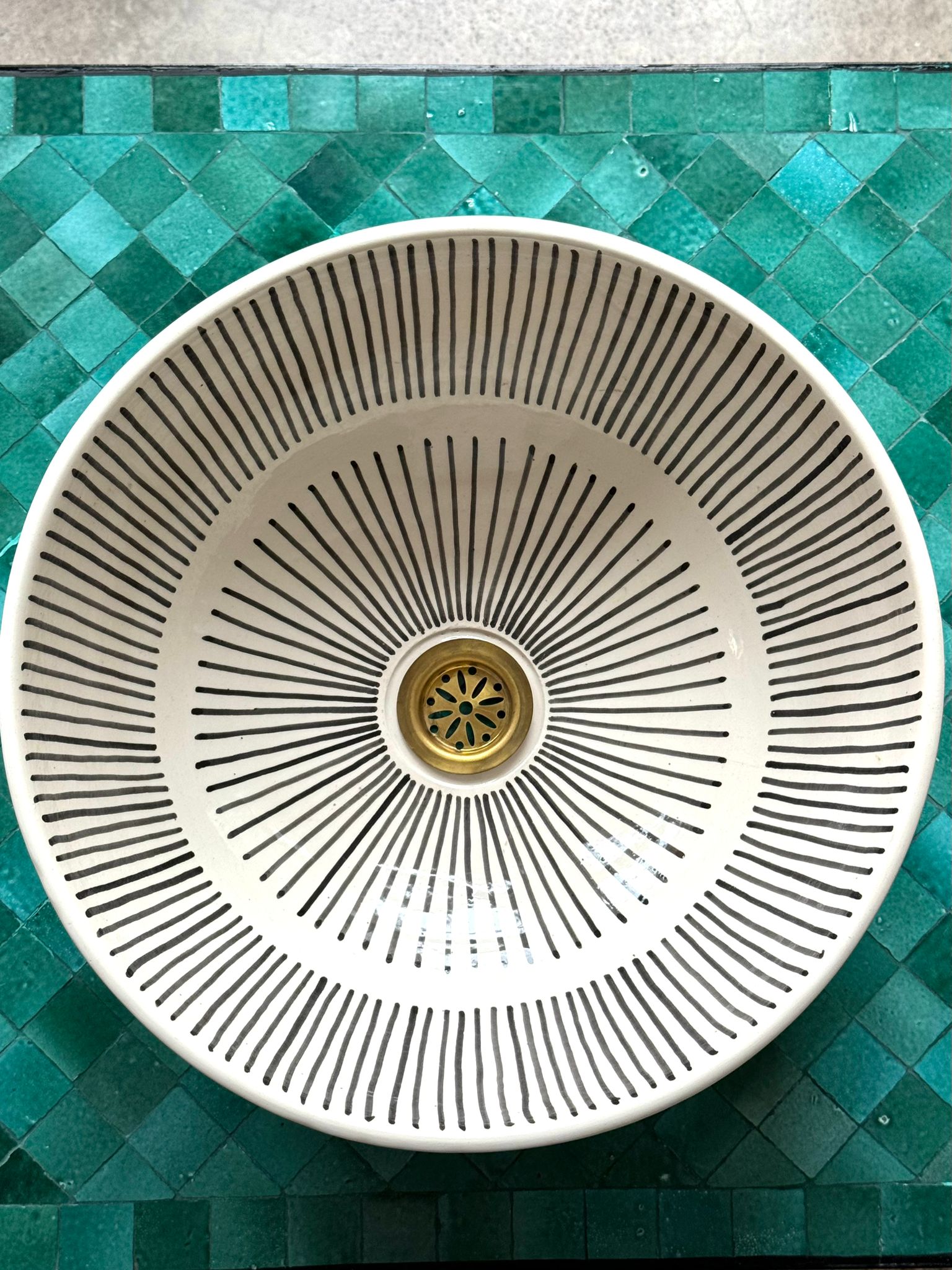 Order by Size: Moroccan Washbasin sink Beam