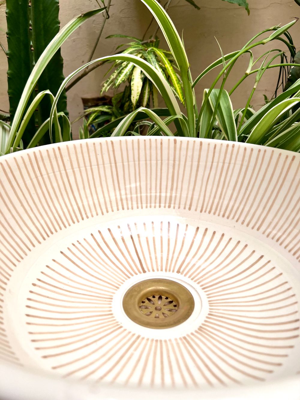 Order by Size: Moroccan Washbasin sink Beam