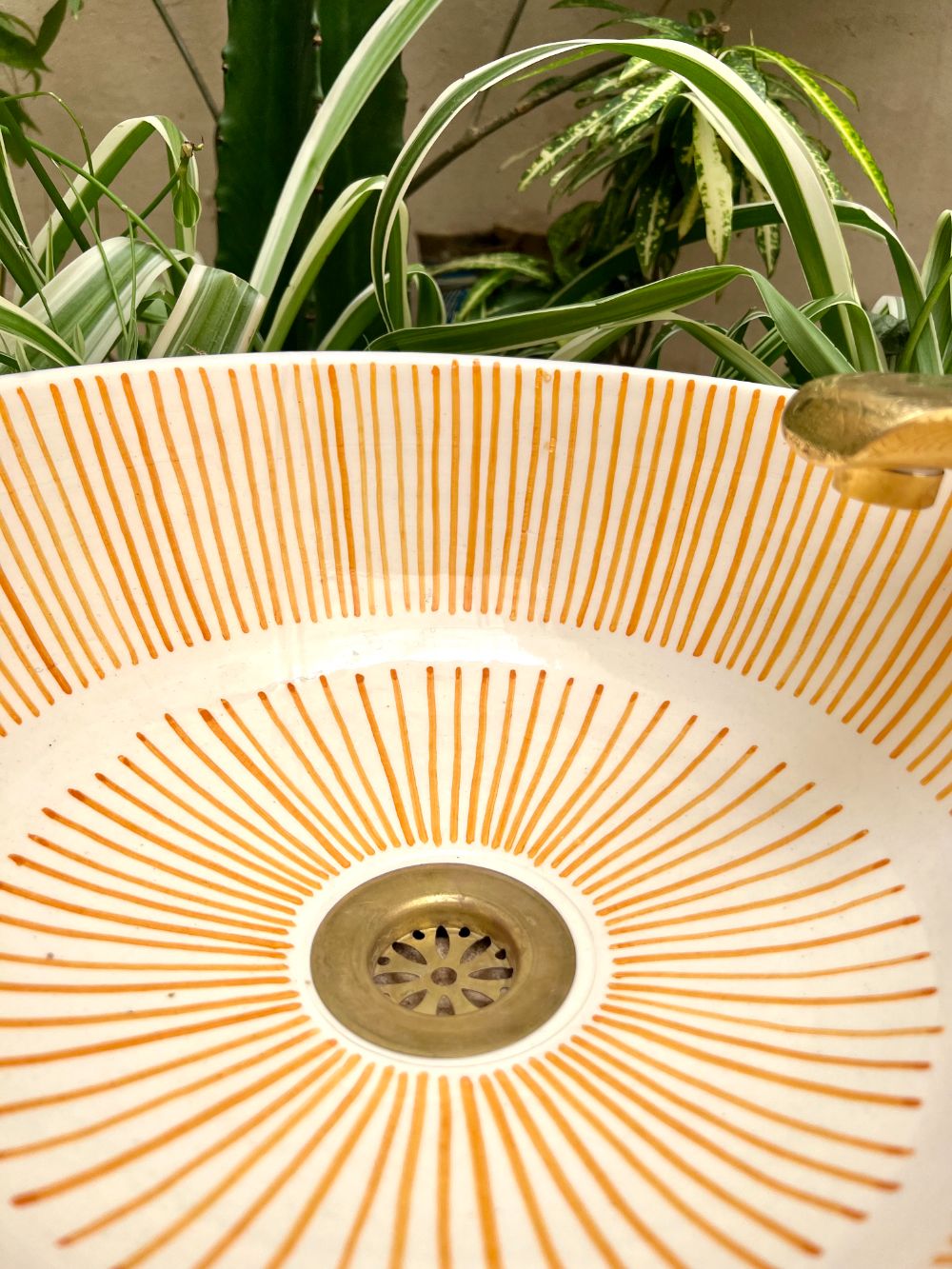 Order by Size: Moroccan Washbasin sink Beam