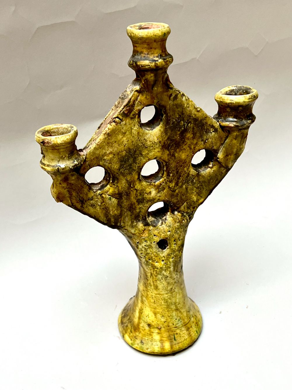 Keraaminen kynttilänjalka