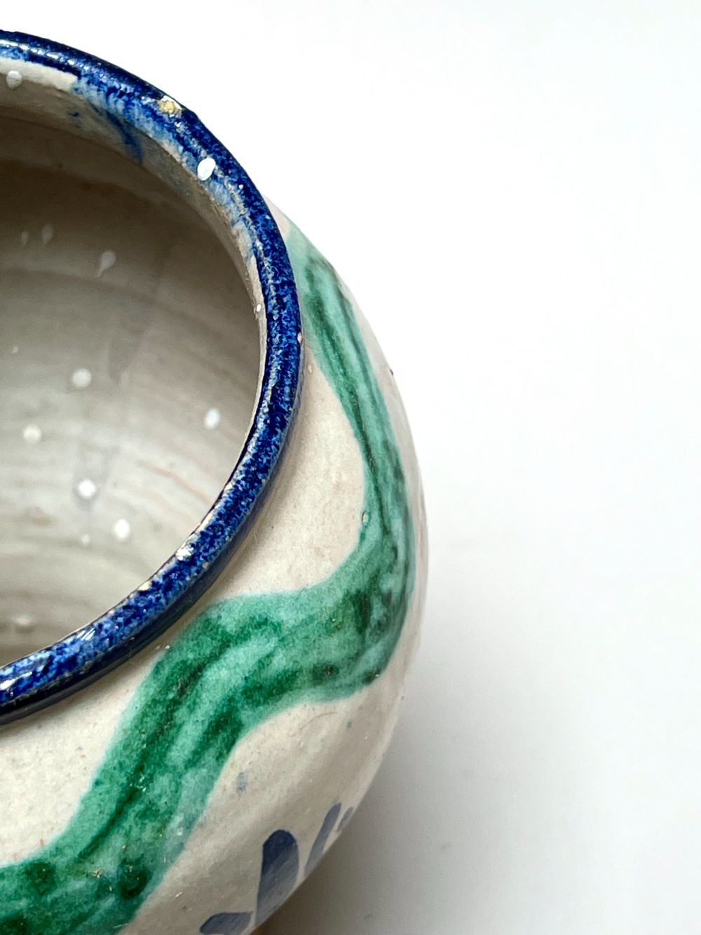 Keraaminen antiikkimaljakko