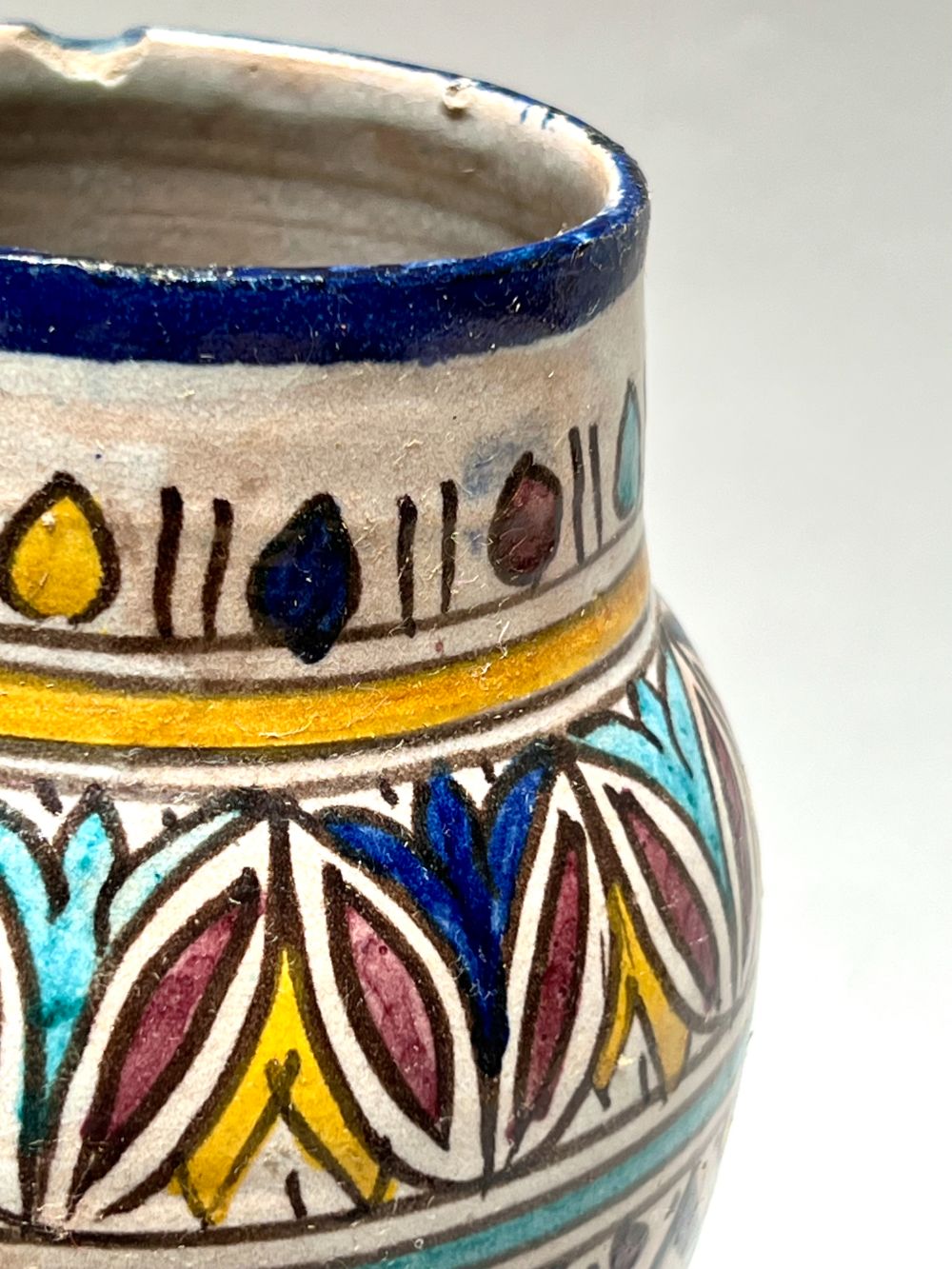 Keraaminen antiikkimaljakko