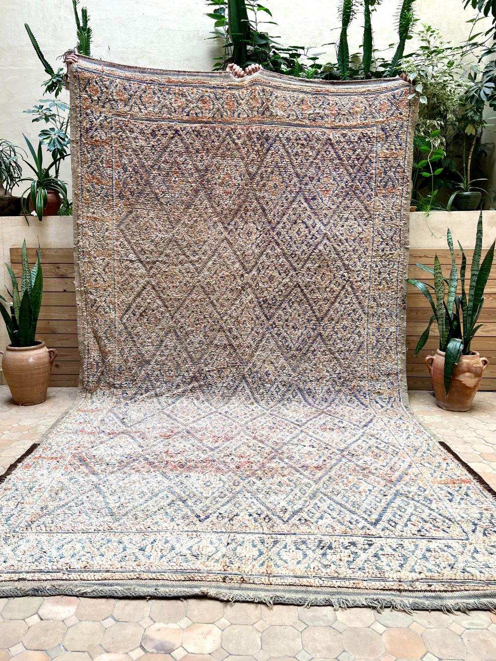 Muotolevy : Moroccan Vintage Zayane Rug 350x195cm