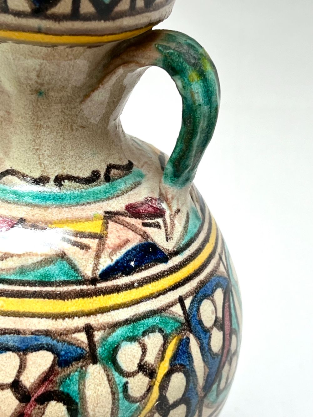 Keraaminen antiikkimaljakko