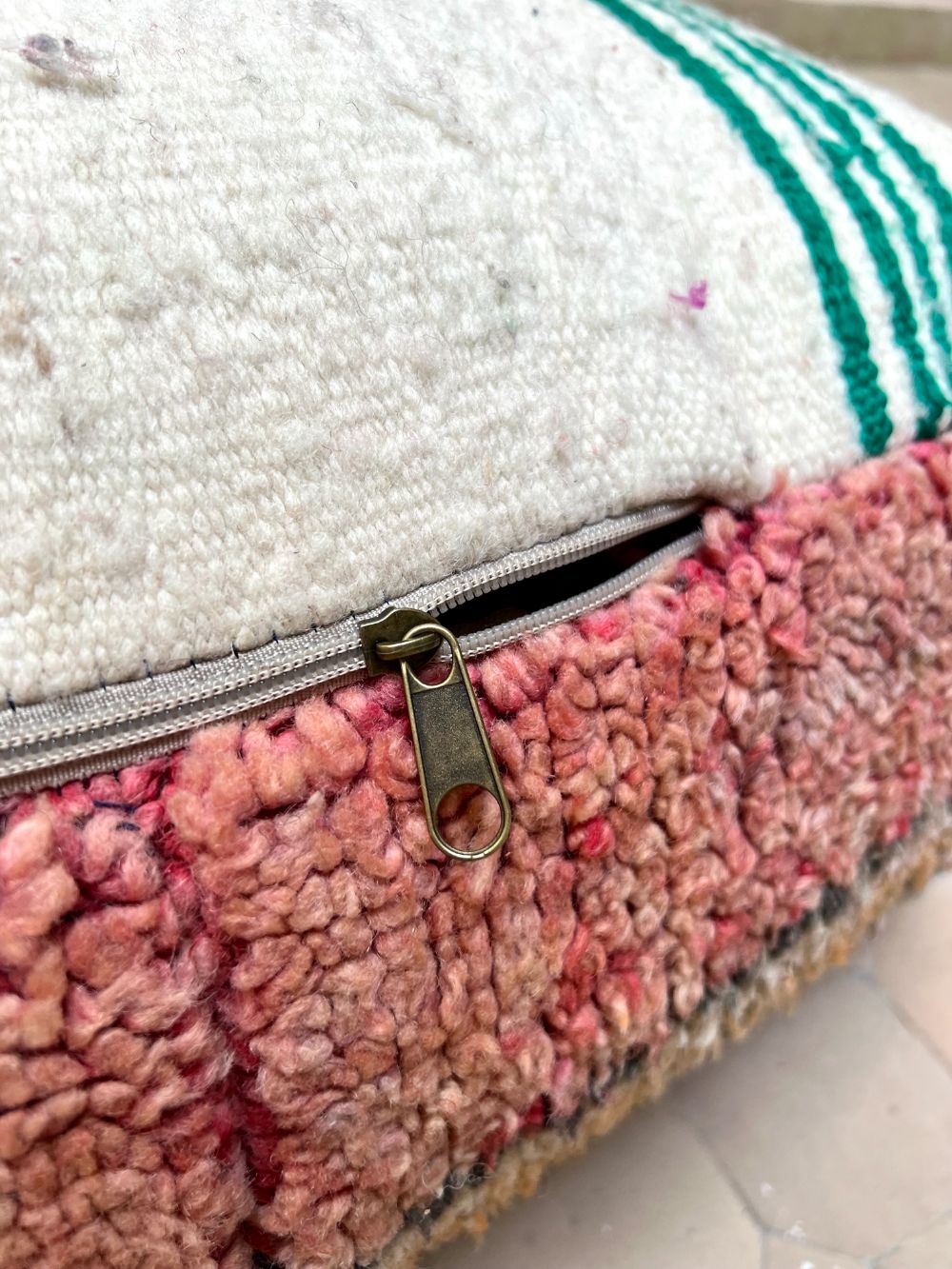 Maaster Peace Market : Moroccan Vintage Pouf