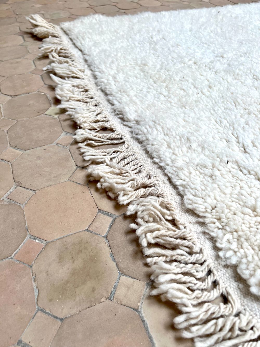 Marokkolainen valkoinen matto 340x260cm