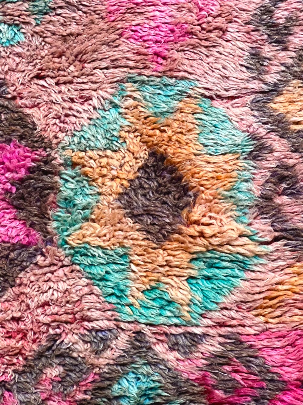 Sony music event : Marokkolainen vintage Boujaad matto 420x180cm