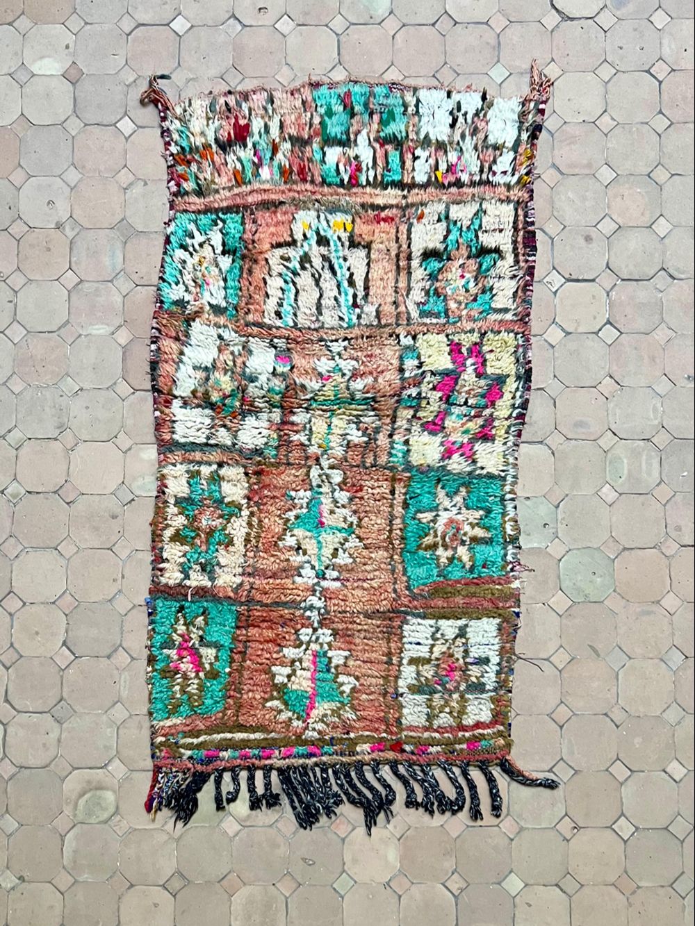 Marokkolainen vintage Boujaad matto 125x65cm