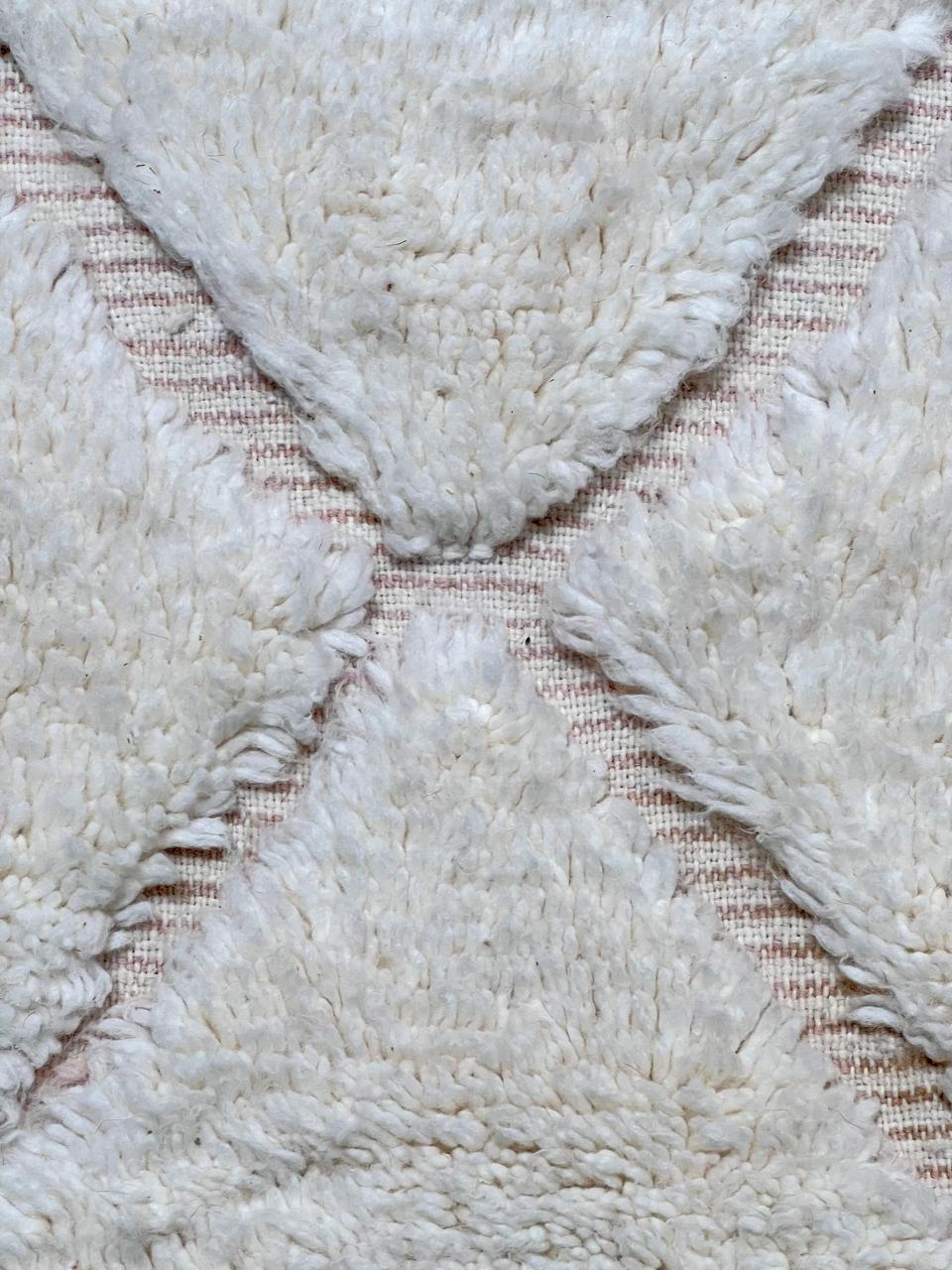 Marokkolainen valkoinen matto 380x310cm