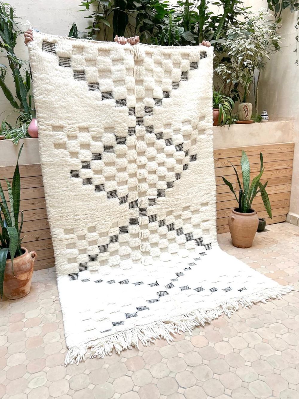 Marokkolainen mustavalkoinen matto 250x150cm