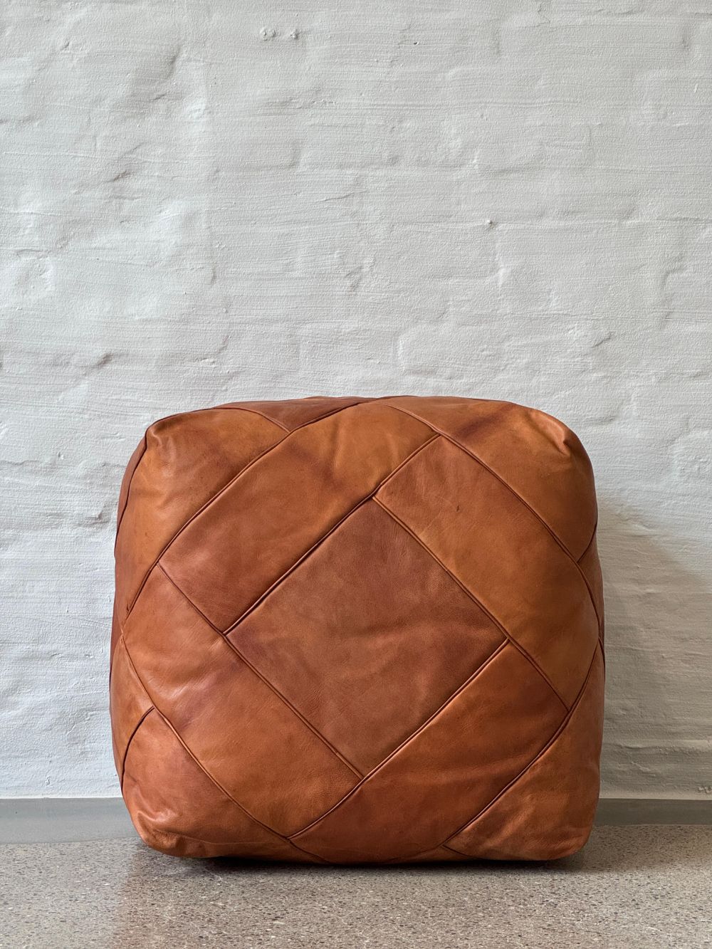 Leather Pouf Tuohi