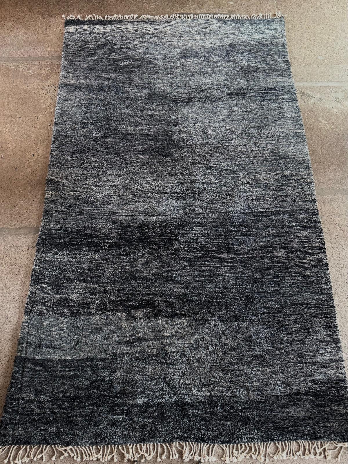 Moroccan Graphite Bear Rug 460x250cm