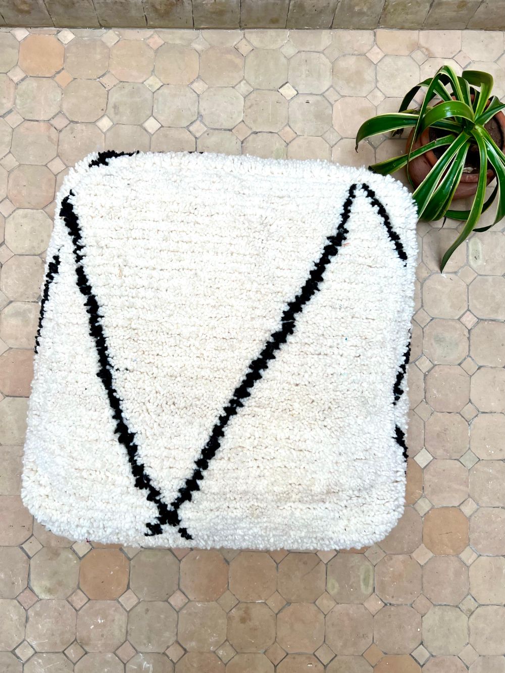 Moroccan Black and white Pouf
