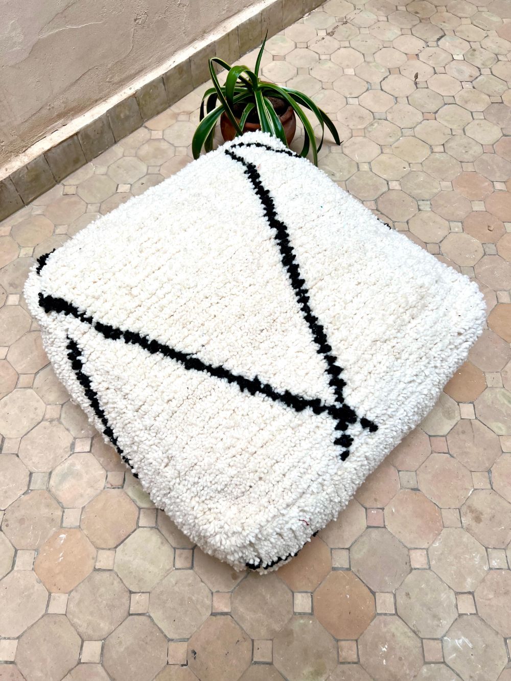 Moroccan Black and white Pouf