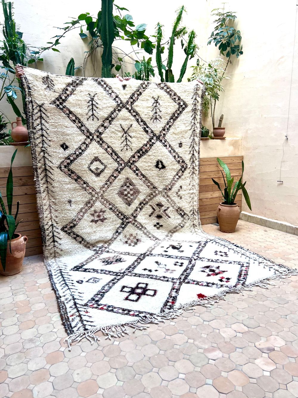 Moroccan Vintage Beni Ouarain Rug 305x190cm