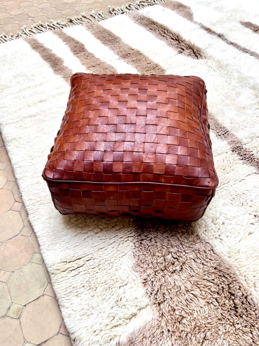 Leather Pouf Tuohi - Small