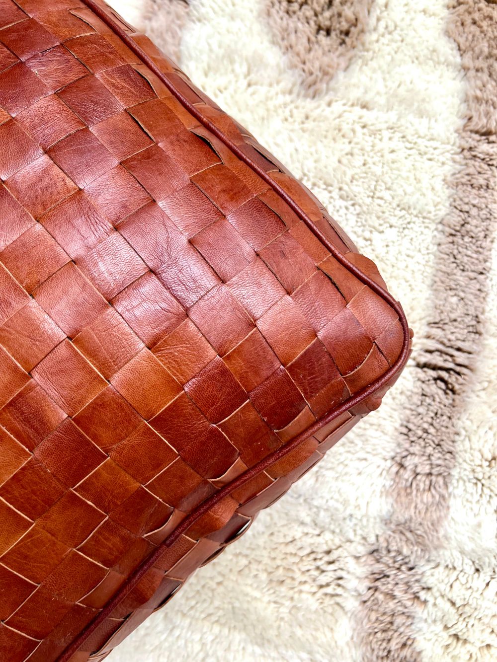 Leather Pouf Tuohi - Small