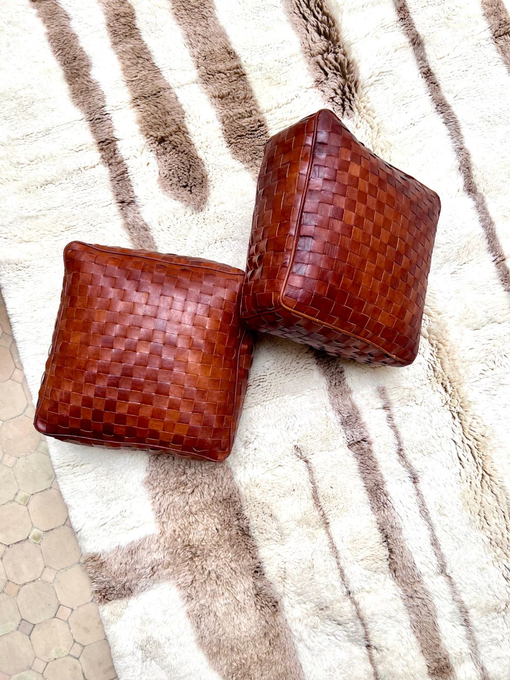 Leather Pouf Tuohi - Small