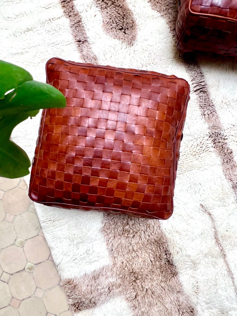 Leather Pouf Tuohi - Small