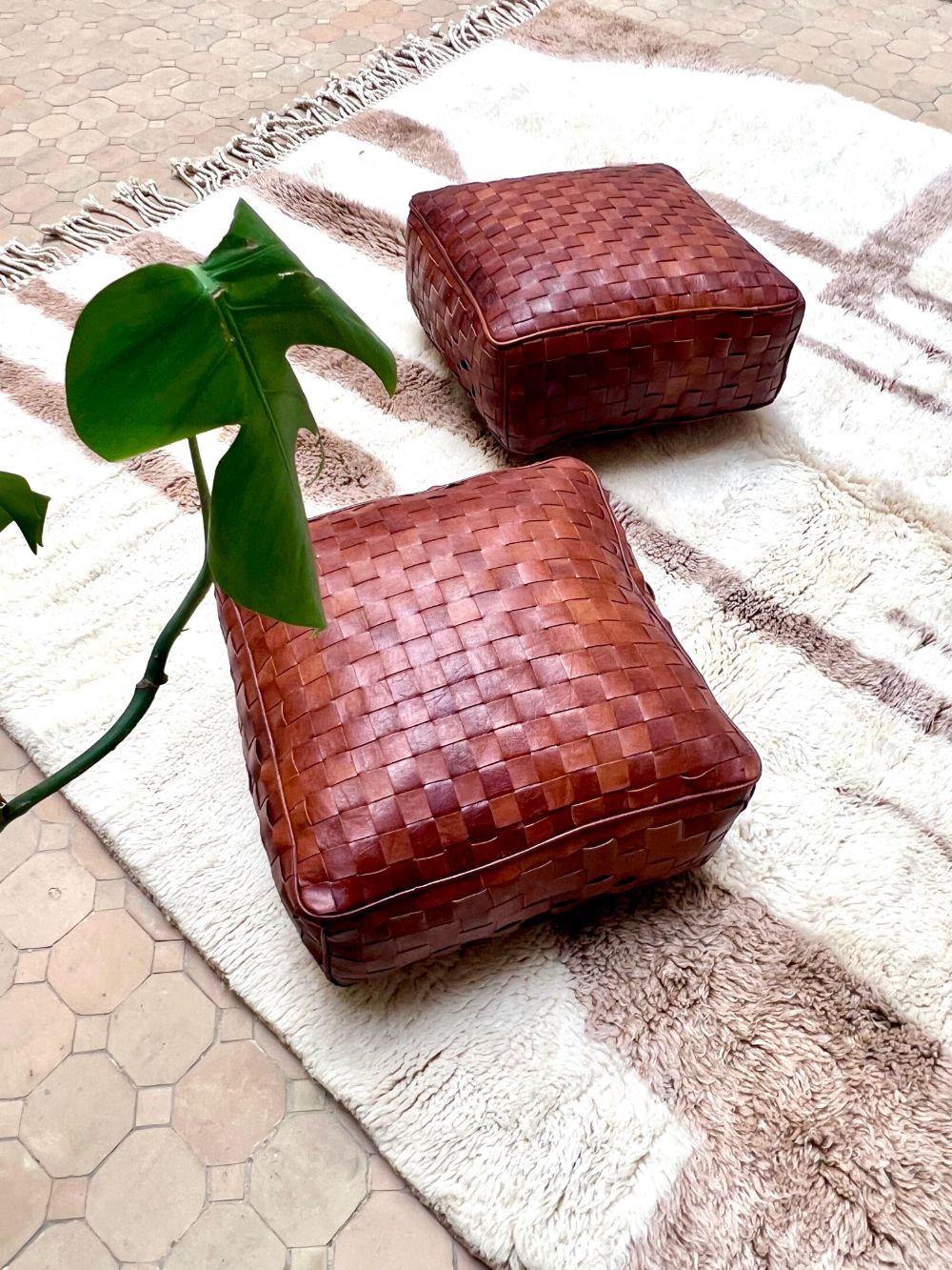 Leather Pouf Tuohi - Small