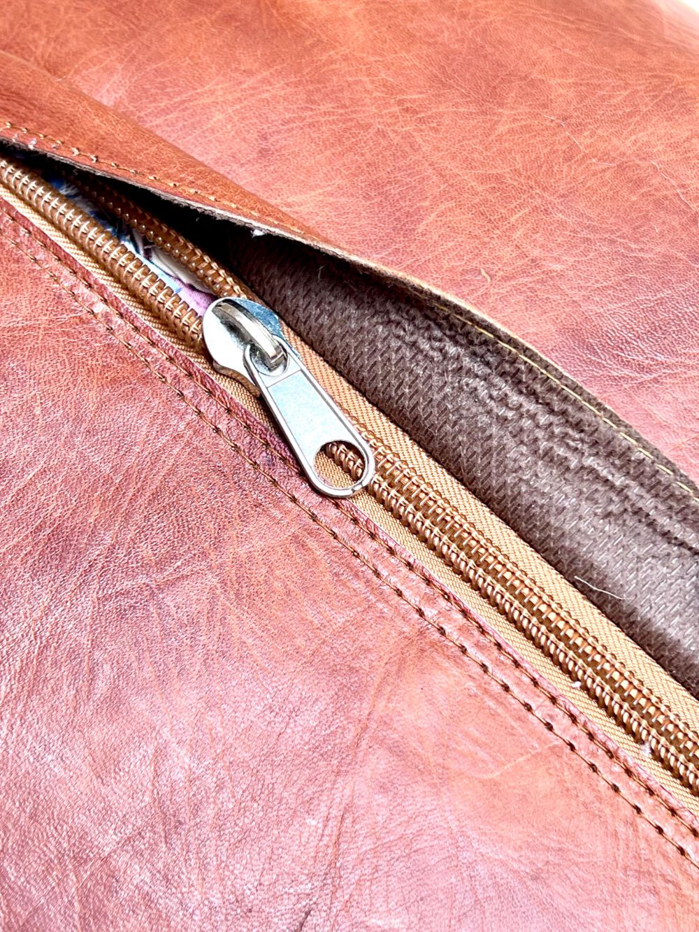 Leather Pouf Tuohi - Small