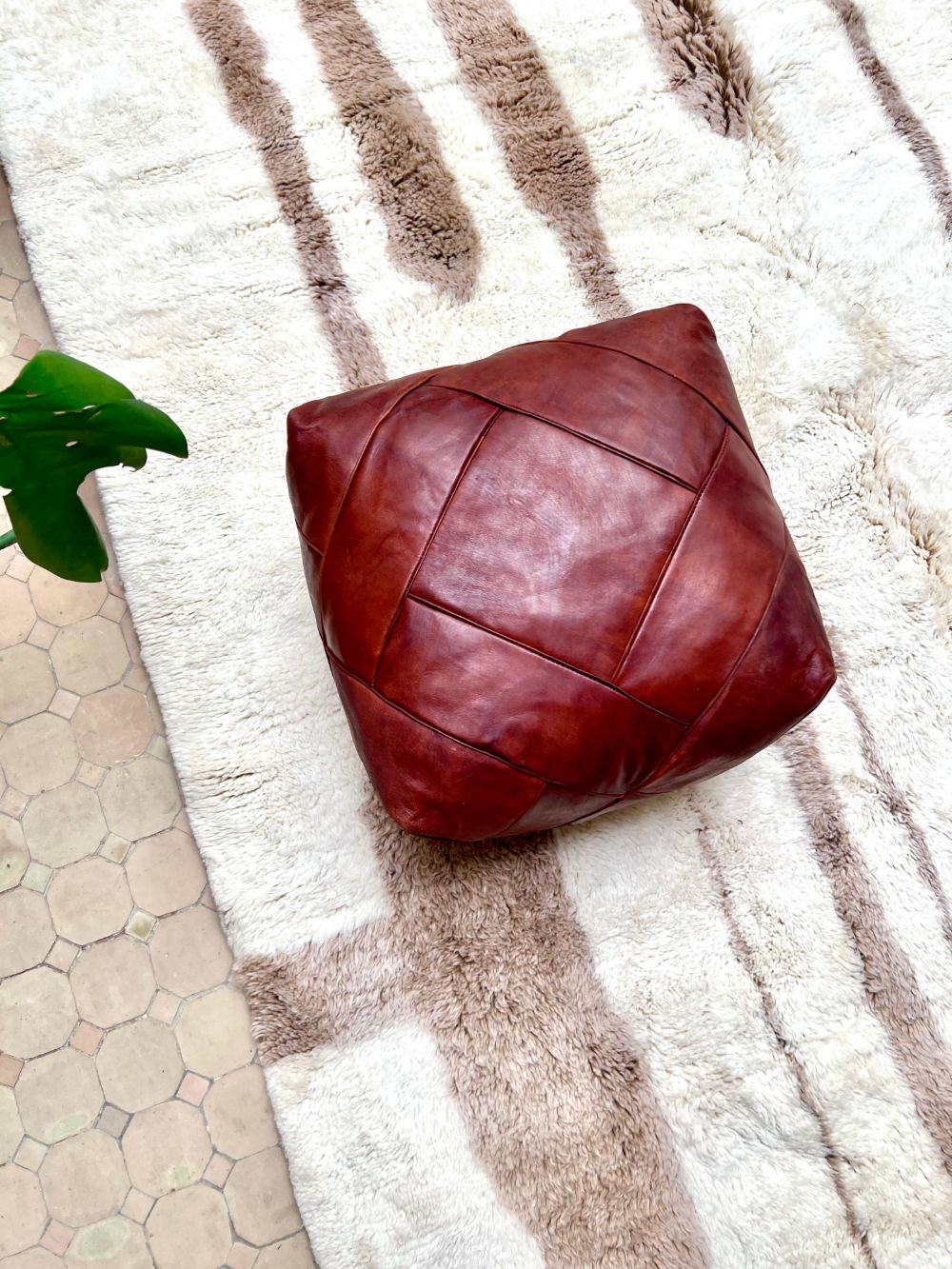 Leather Pouf Tuohi - Medium