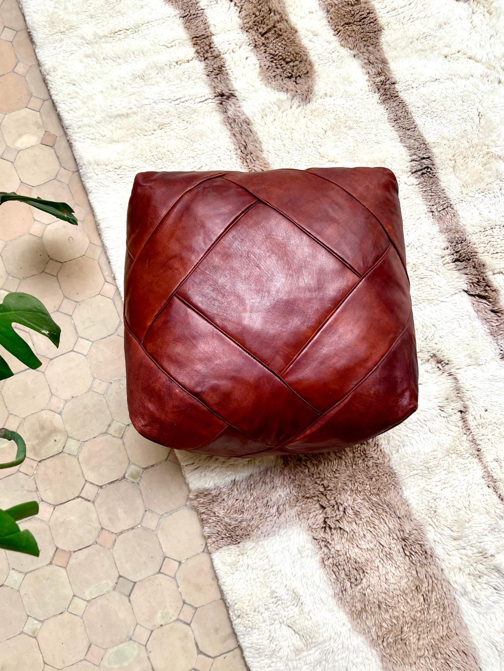 Leather Pouf Tuohi - Medium