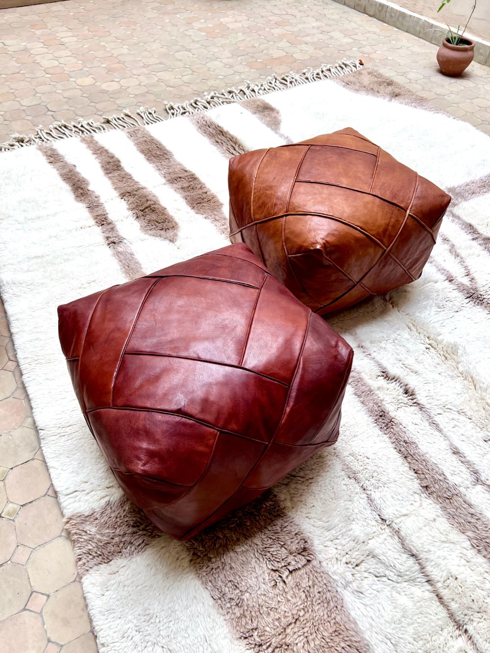 Leather Pouf Tuohi - Medium
