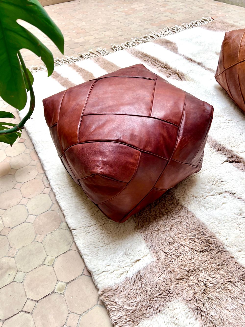 Leather Pouf Tuohi - Medium