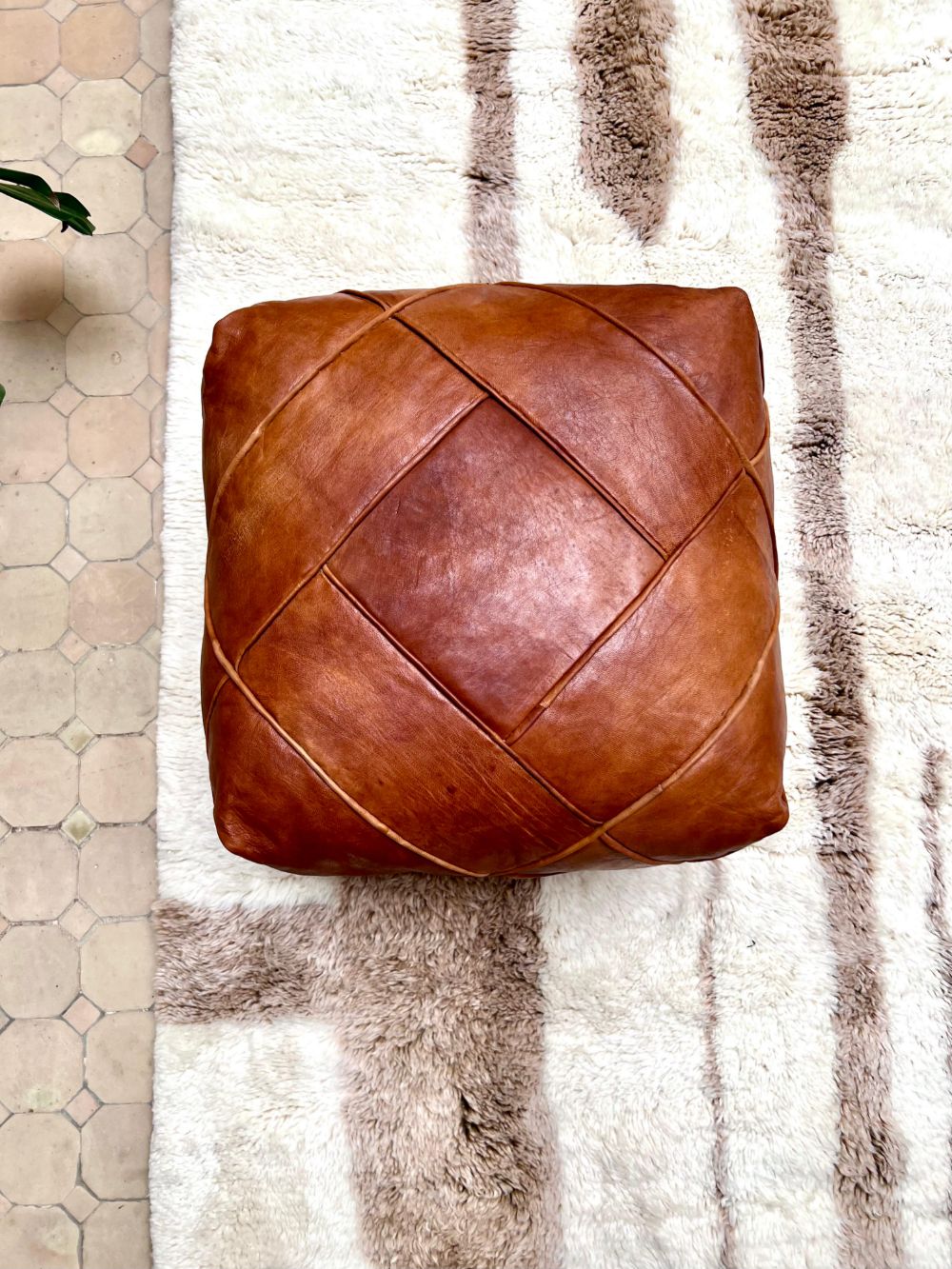 Leather Pouf Tuohi - Medium