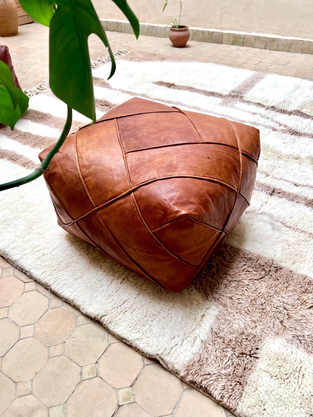 Leather Pouf Tuohi - Medium